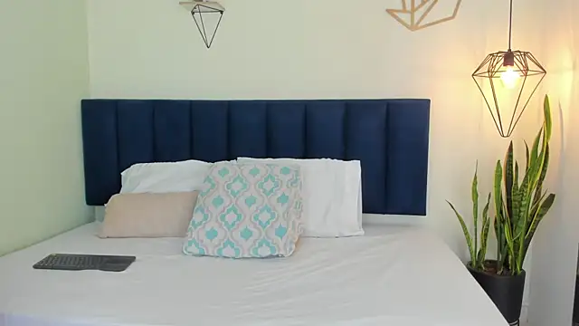 sophieturner mg online show from December 3, 7:27 pm