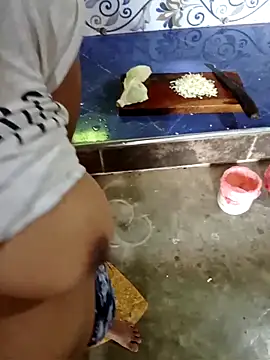 Shani Izu online show from October 21, 5:00 am