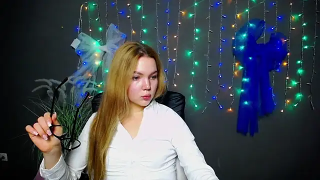 StellaLight online show from November 13, 3:00 pm