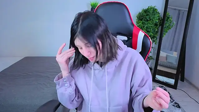 EllinEverly online show from April 15, 9:15 pm