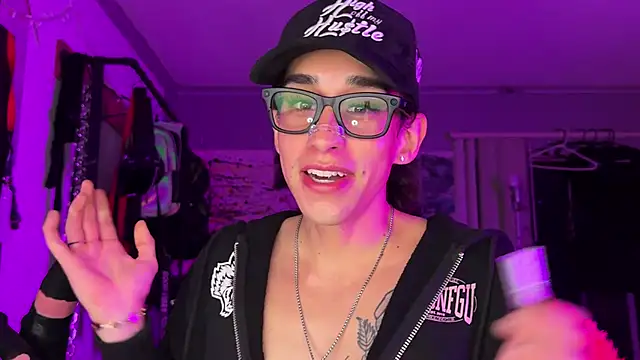 xoFrankie online show from November 8, 3:22 am