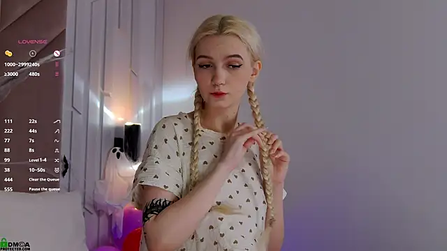 SaraHearts online show from October 29, 1:43 am