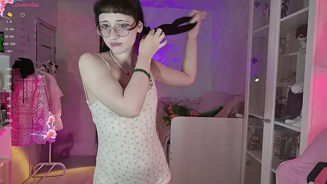 MiraJadee online show from November 11, 8:06 pm