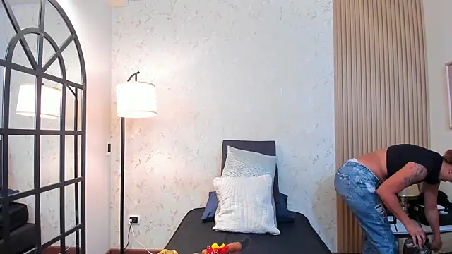 aliceandsia online show from January 12, 4:23 pm