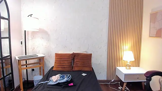 aliceandsia online show from April 20, 8:01 pm