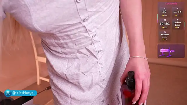 Miablueye online show from February 4, 7:50 pm