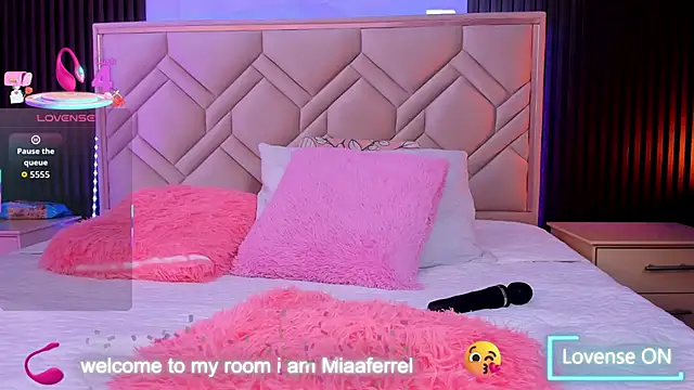 MiaaFarrel online show from November 27, 7:50 pm