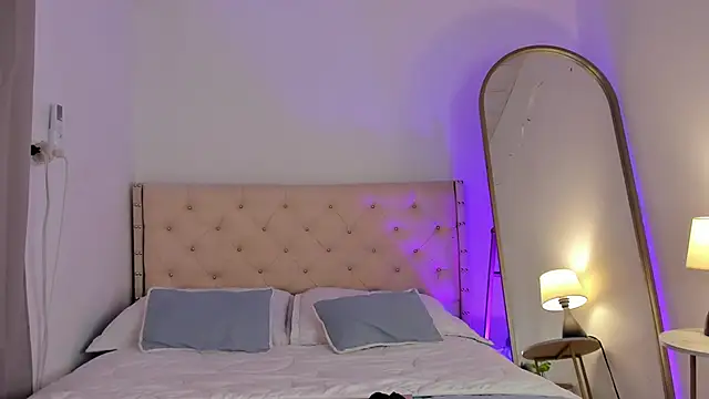 elzafuentes1 online show from June 1, 7:26 pm