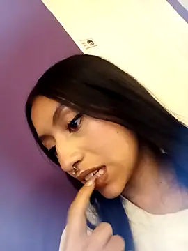 Luna Moo  online show from September 25, 5:06 am