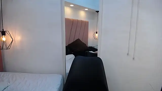 miss m1a online show from November 11, 2:14 pm