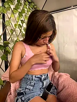 Isabella18 pink online show from September 10, 4:01 am