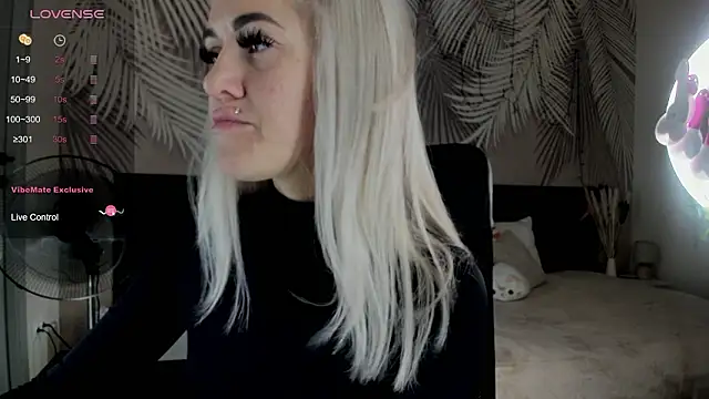 Kira Key online show from March 11, 8:51 am