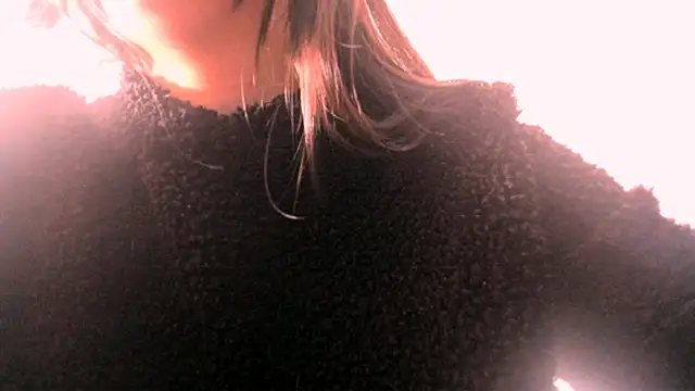 scarletr red online show from September 28, 5:29 pm