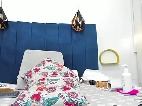 monalind220 online show from September 13, 4:26 pm