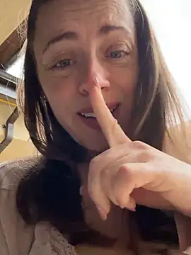 ladywithbigass online show from June 2, 5:19 am