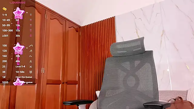 emily roousee online show from November 3, 7:29 pm