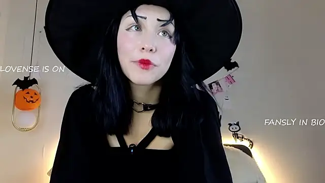 BritniBers online show from October 30, 2:29 pm