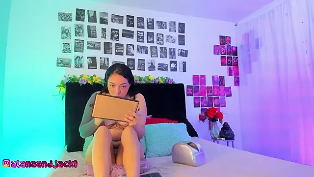 Sarahandzack online show from September 15, 3:20 pm