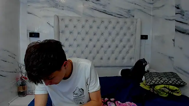 Ari and Storm online show from January 9, 2:21 pm