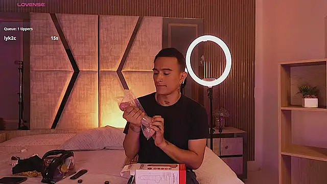 LiamDeep online show from January 17, 9:00 pm