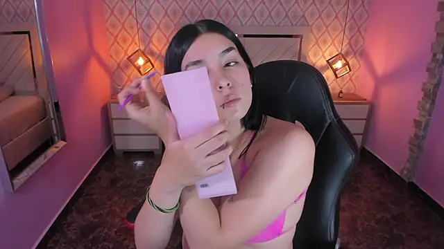 CHRISTY TEIGEN4 online show from September 19, 7:35 pm