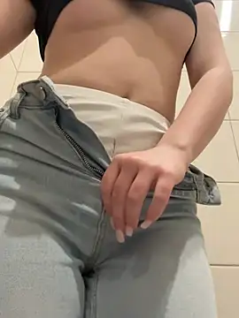 Cumonmme online show from April 7, 9:17 pm