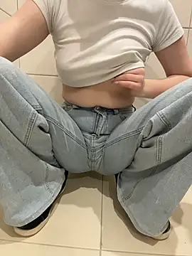 Cumonmme online show from November 18, 12:00 am