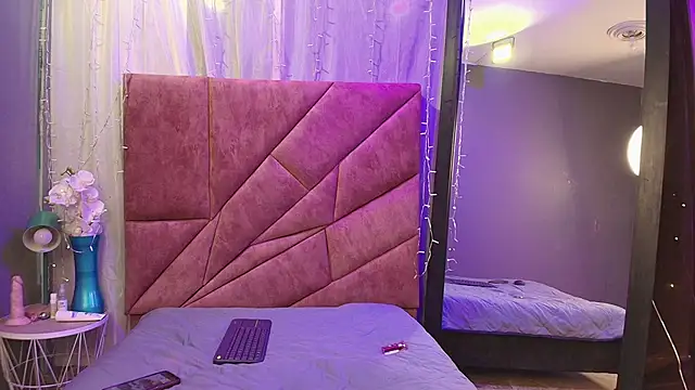 Shalyn Lux online show from September 30, 9:19 pm