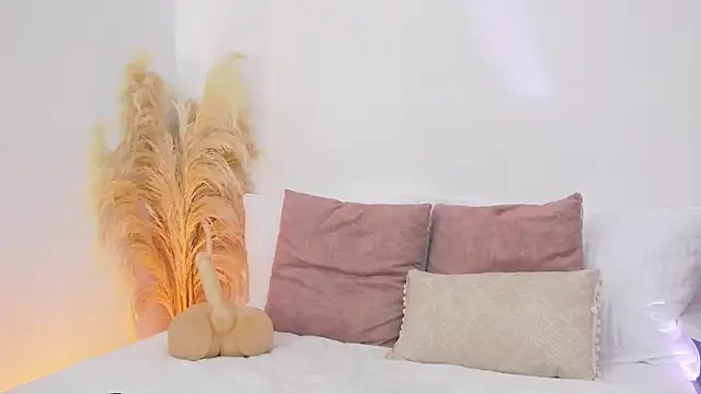 NicolleSteel online show from September 25, 3:44 pm