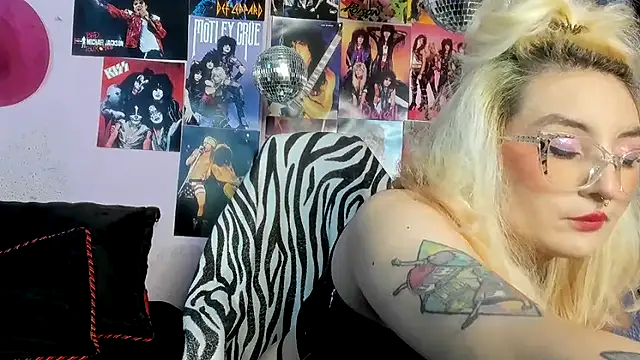 Avril Maria online show from February 3, 6:56 pm