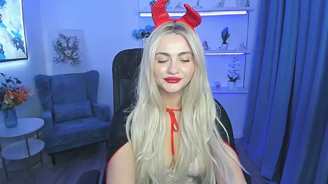 LeslieMineg online show from November 7, 8:03 pm