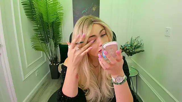 LeslieMineg online show from September 15, 11:29 am