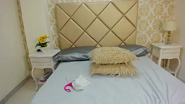 Natashanaughty online show from March 13, 12:45 am