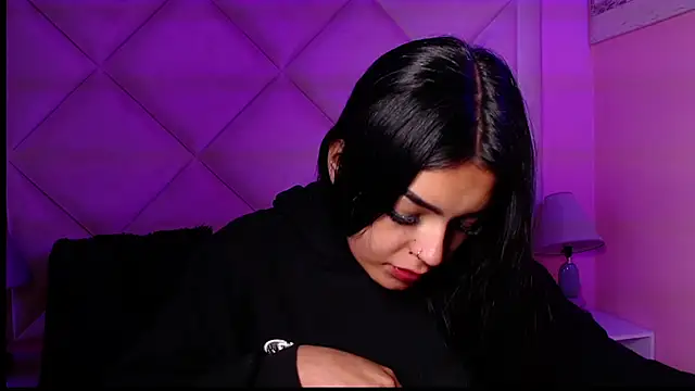 Miaa Smithh   online show from November 28, 1:25 pm