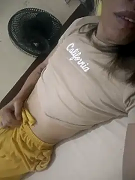 miss ele online show from December 1, 1:25 pm