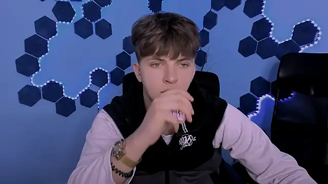 travis wolf  online show from April 17, 8:49 am