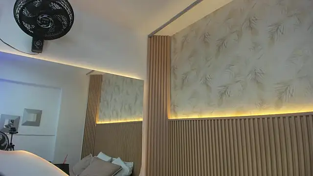 Liss-Reyes online show from February 12, 12:07 pm