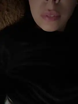 lulizoee online show from May 4, 7:39 pm