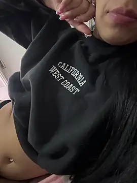 lulizoee online show from May 7, 7:17 pm
