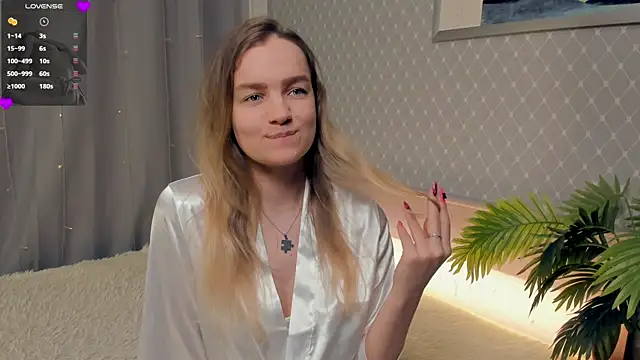 KerenFurguson online show from November 17, 8:31 pm