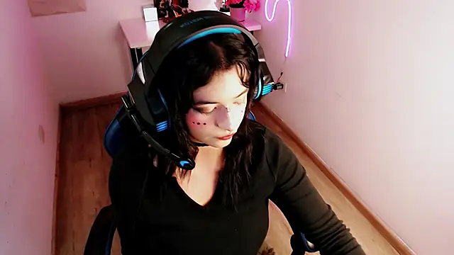 Lunyhose online show from April 7, 10:01 pm