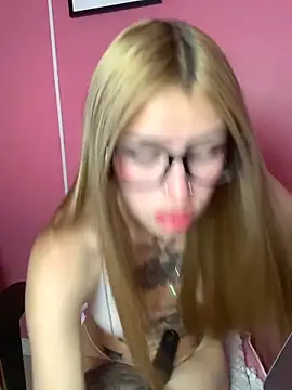 PrettyAshley  online show from March 26, 9:05 pm