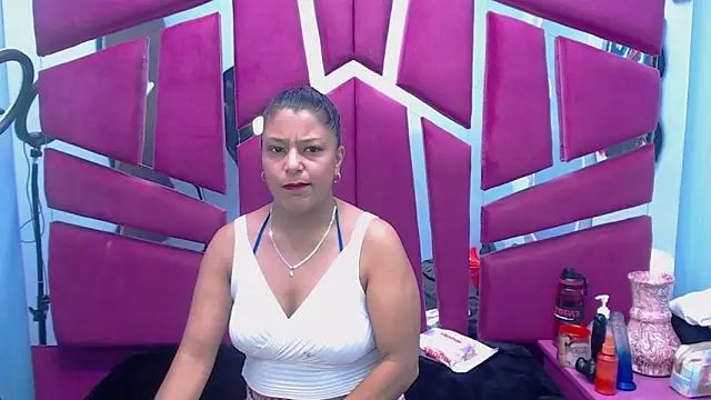 Carolina Suarez  online show from December 5, 3:28 am