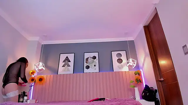 Nina Ford online show from November 23, 7:15 pm