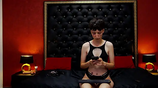 Luna Devil  online show from September 12, 5:53 pm