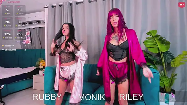 Evil Giirls online show from October 3, 2:05 am