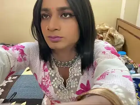 LuvLayla online show from February 5, 7:17 pm