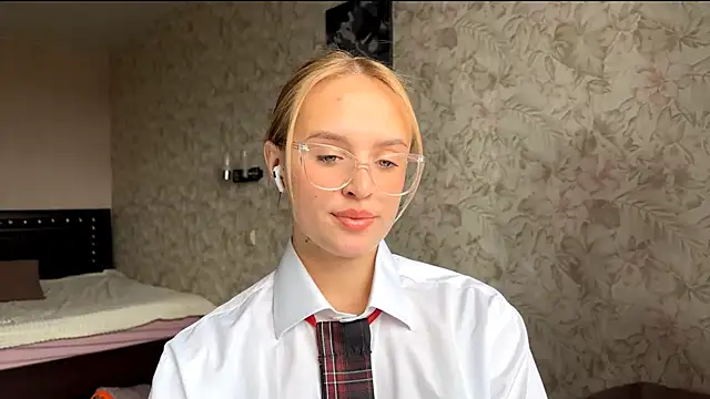 ElisabetLorney online show from September 29, 8:08 am