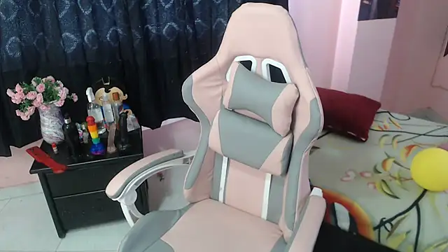 Zulema R1 online show from February 7, 1:26 pm