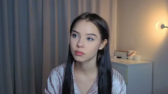 slyshypie online show from December 17, 1:26 pm